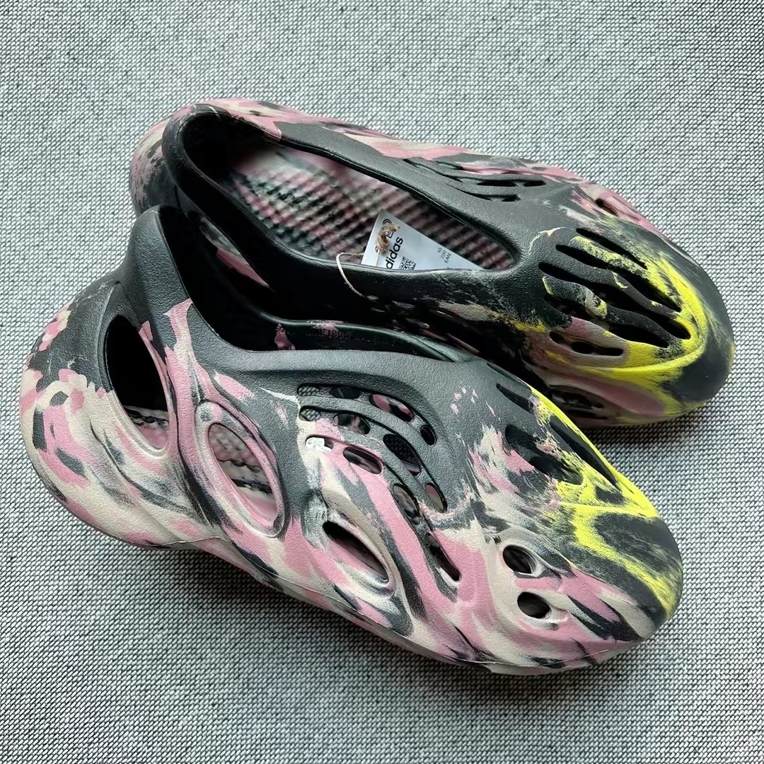 球鞋开箱丨Yeezy洞洞鞋开箱