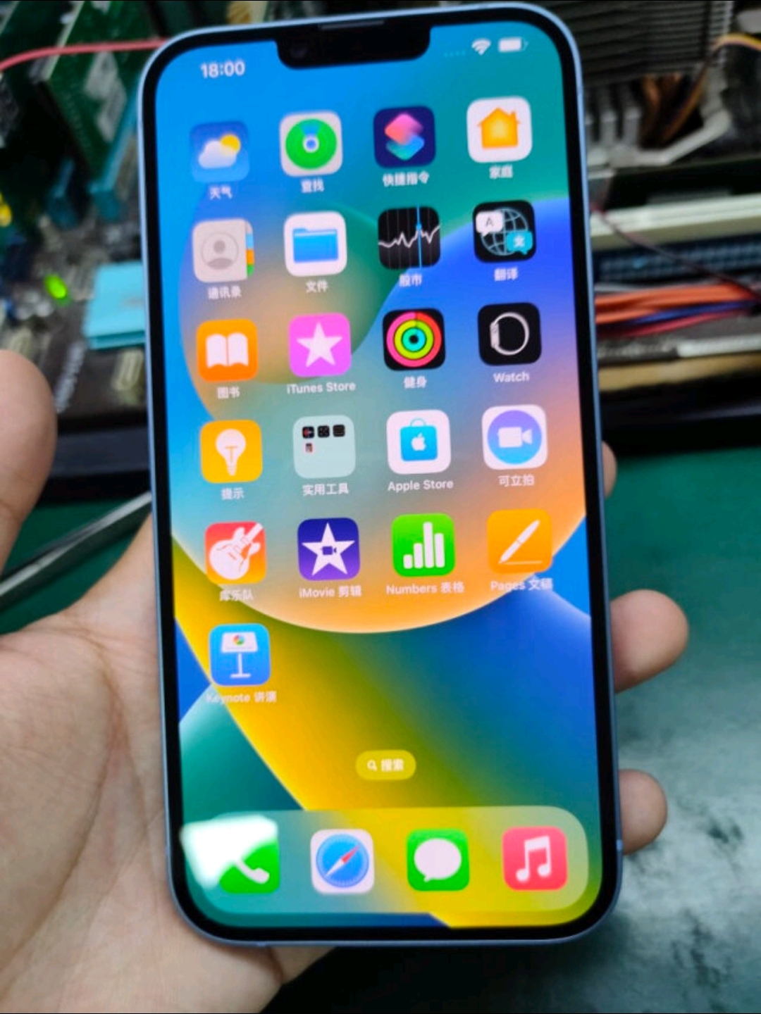 大屏幕确实看的很爽~iPhone14 Plus，续航也不错！蓝色真的绝色啊~