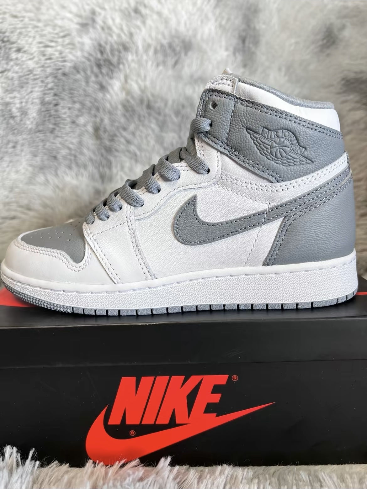 最近火到不行的白灰色Aj1