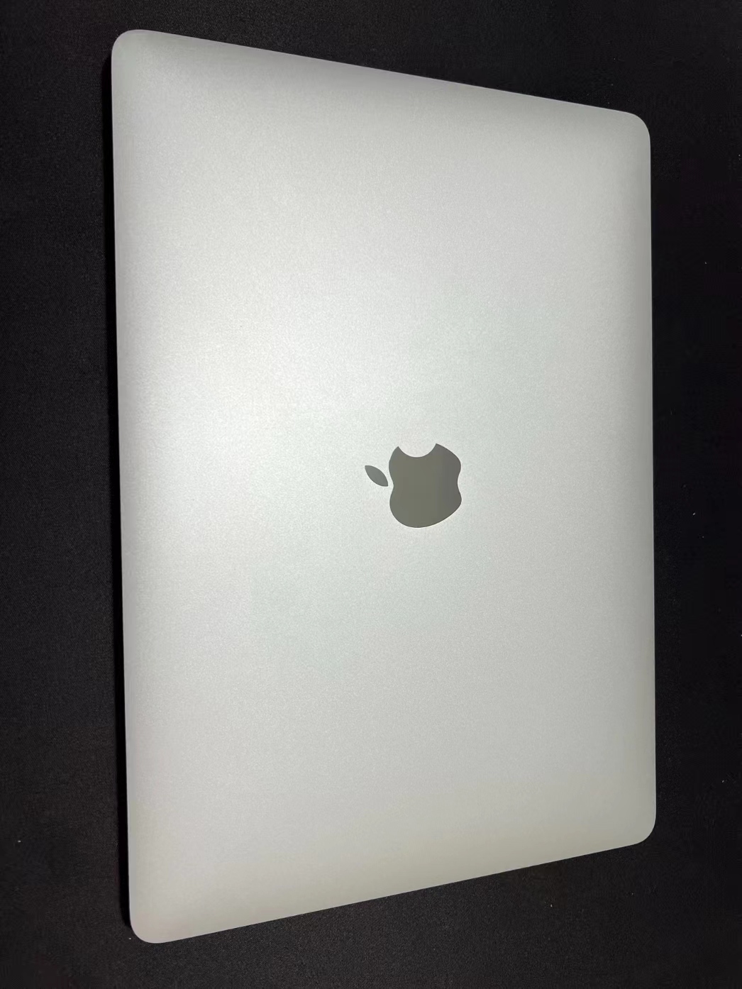 Macbook Pro，2022款，芯片超进化。