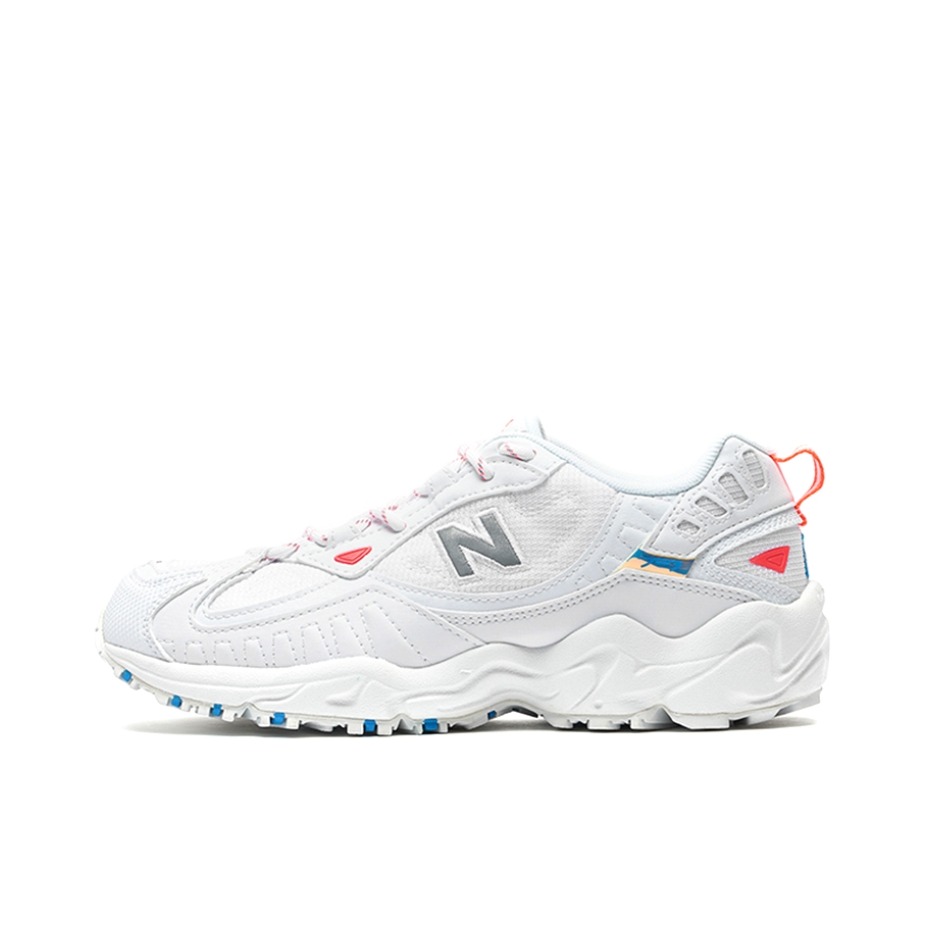 推荐商品：New Balance 703 跑鞋 人造革轻便复古织物防水 女款/白色