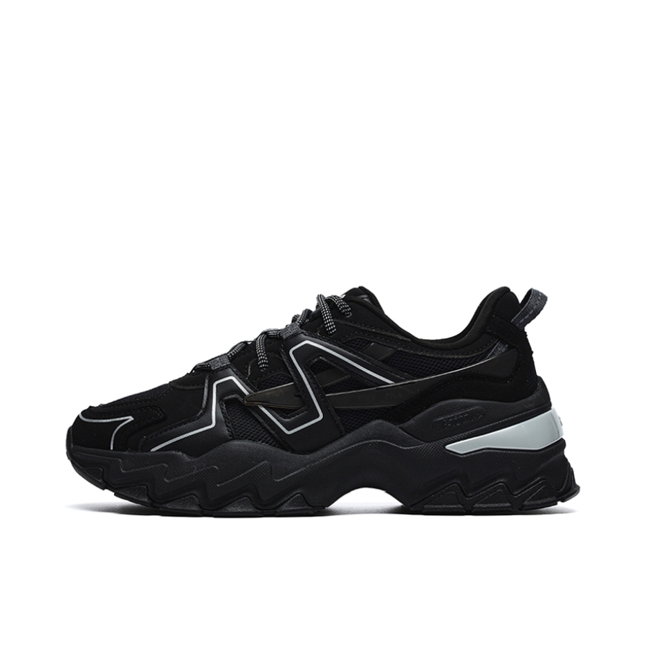 推荐商品：FILA/斐乐  Aurora 欧若拉  减震耐磨 厚底增高 复古时尚 潮流休闲  老爹鞋 女款/黑色