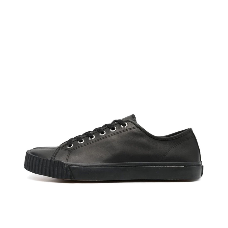 推荐商品：Maison Margiela Tabi 板鞋 舒适轻便百搭时尚织物分趾圆头 皮革/黑色