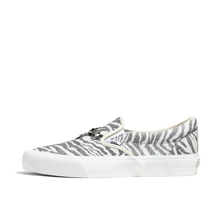 推荐商品：Vans/范斯 Classic Slip-on 防滑 简约 棋盘格 一脚蹬 百搭 休闲 帆布鞋 Needles联名/斑马纹/白色