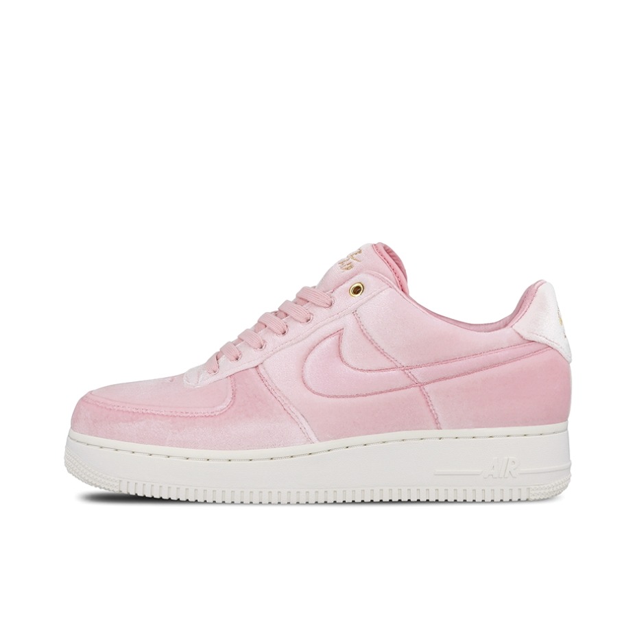 推荐商品：Nike Air Force 1 空军一号 板鞋 轻便舒适百搭耐磨防滑复古 Pink Velour 亮粉色