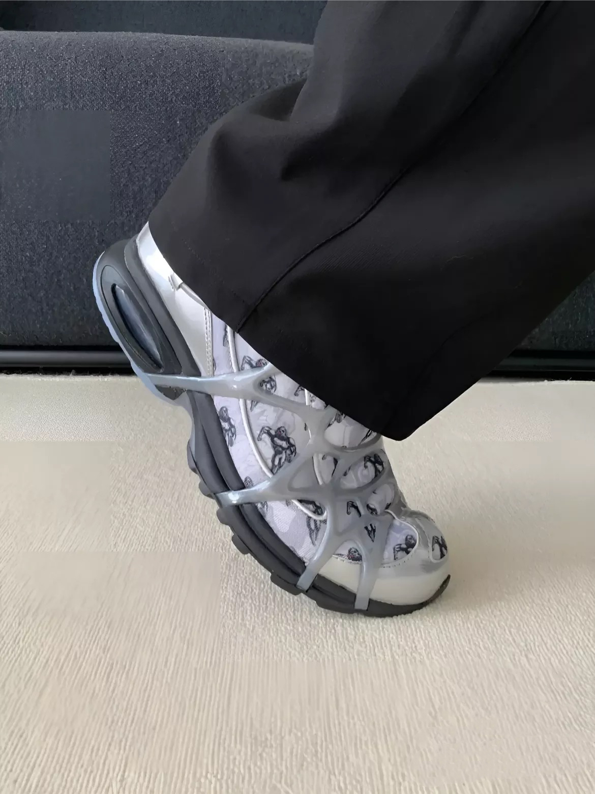 Y2k风银色Nike Air Kukini，一整个帅到
