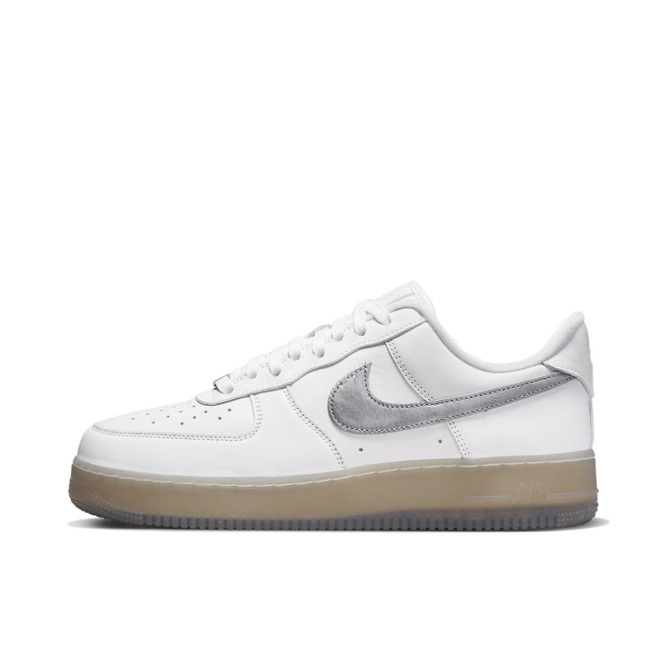 推荐商品：Nike Air Force 1 空军一号 板鞋 轻便舒适百搭耐磨防滑复古 White Metallic 低帮/白色/灰银