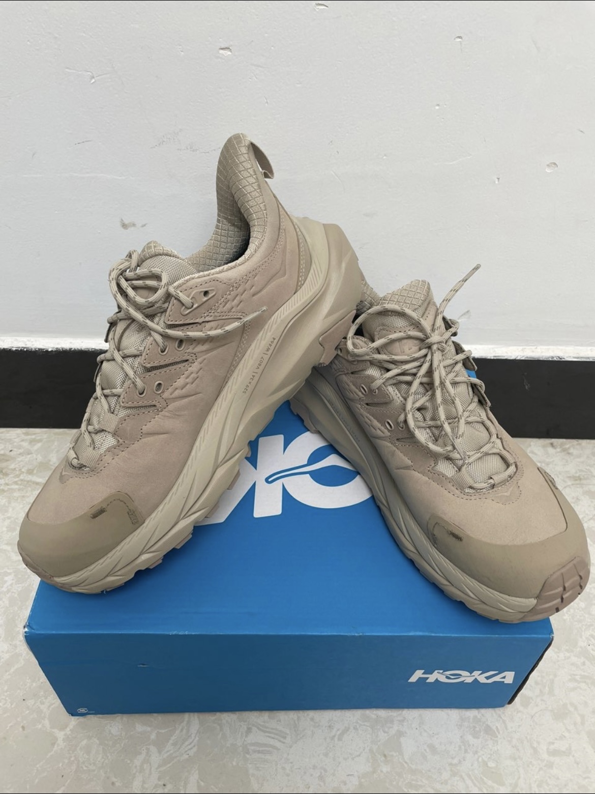 这双算是我个人非常喜欢的一双鞋子Hoka的 Kaha