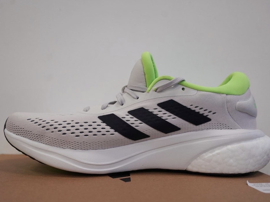 适合新手跑者的一双Adidas supernova 2