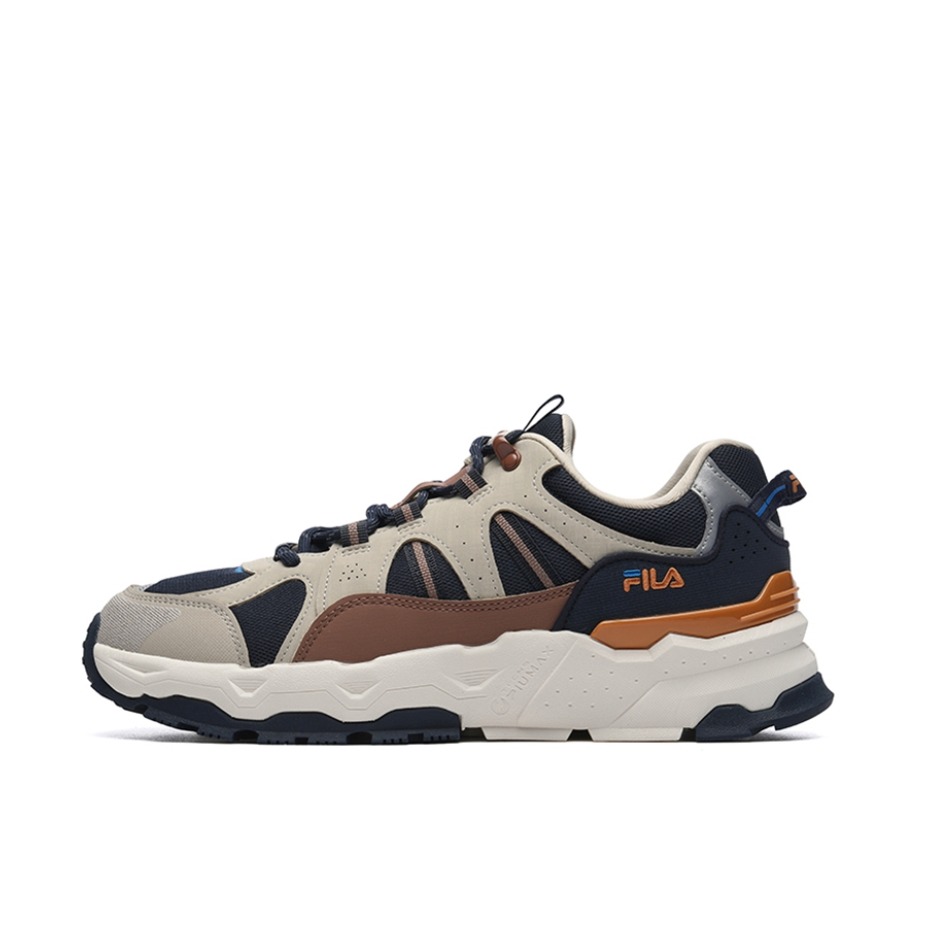 推荐商品：FILA/斐乐 Trek 1S 防滑耐磨 舒适透气 轻便户外 时尚潮流 复古织物 合成革 运动休闲鞋 浆果蓝/黄水泥