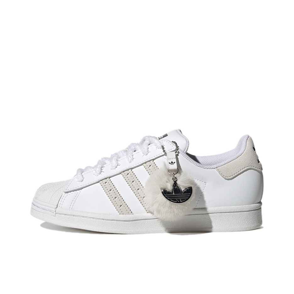 推荐商品：【宋雨琦同款】 adidas Originals Superstar 板鞋 轻便贝壳头薄底舒适百搭耐磨复古 女款/白色/灰色