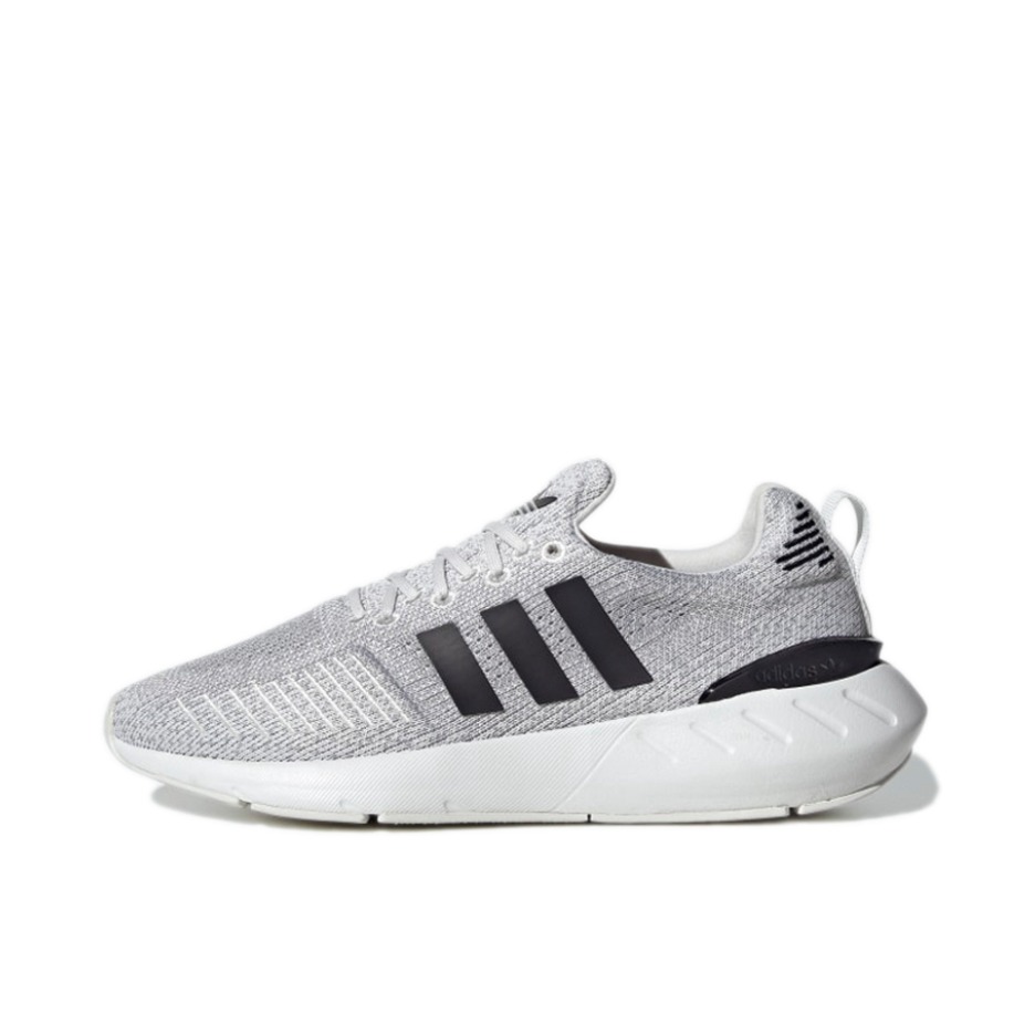 推荐商品：adidas Originals Swift Run 22 时尚经典 防滑耐磨 运动舒适 网面透气 跑鞋 灰/白/黑