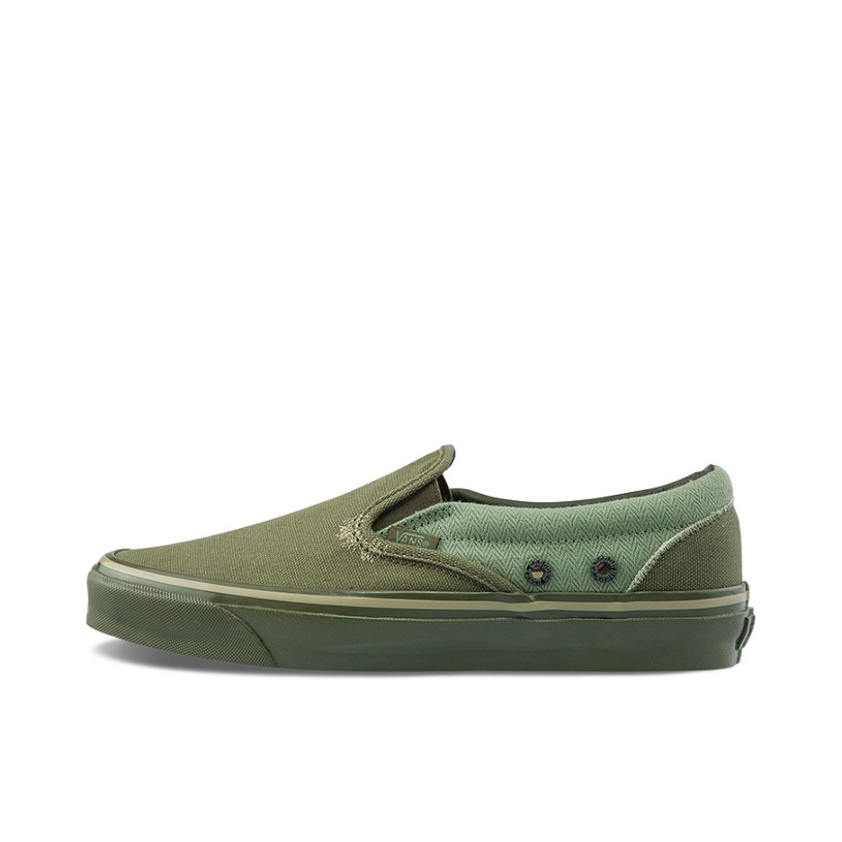 推荐商品：Vans/范斯 Classic Slip-on 防滑 简约 棋盘格 一脚蹬 百搭 休闲 帆布鞋 Nigel Cabourn联名/军绿色