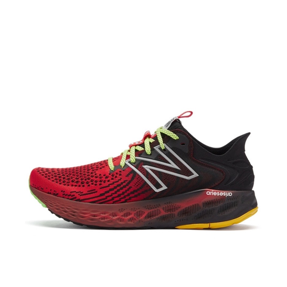 推荐商品：New Balance 1080 v11 跑鞋 防滑耐磨潮流时尚减震回弹轻便透气织物运动日常低帮马拉松 Aries联名/红色/黑色