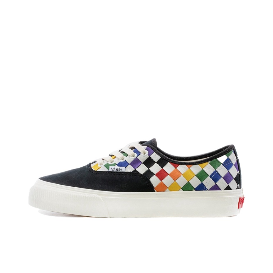 推荐商品：Vans/范斯 Authentic 潮流休闲 轻便舒适 防滑耐磨 百搭运动 复古 板鞋 黑色/彩虹棋盘