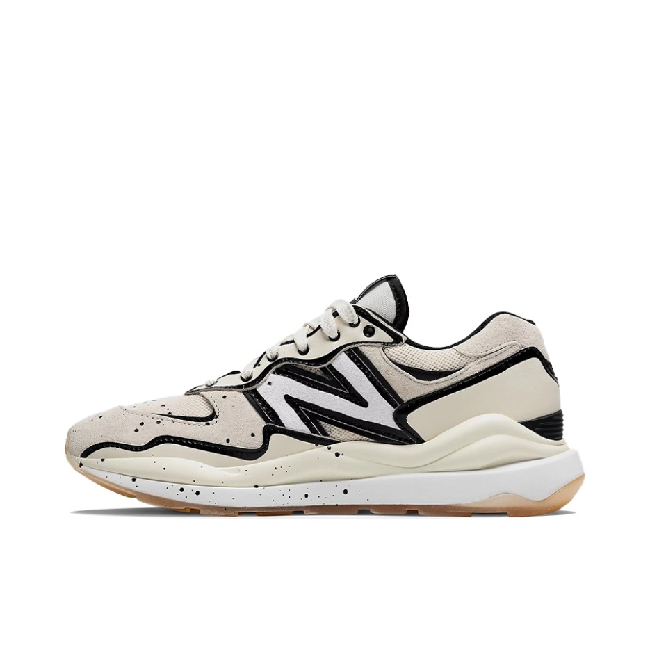 推荐商品：New Balance 5740 跑鞋 轻便减震防滑耐磨透气拼接织物防水复古 Joshua Vides联名/米色/黑色