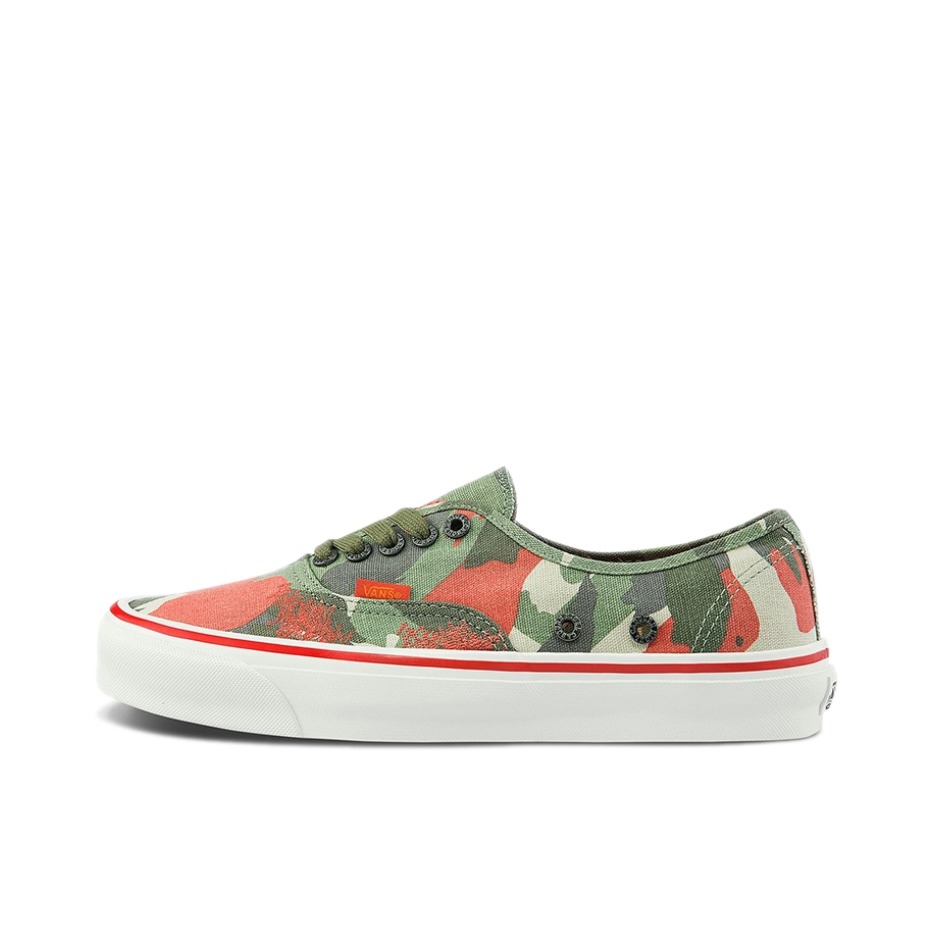 推荐商品：Vans/范斯 Authentic 潮流休闲 轻便舒适 防滑耐磨 百搭运动 复古 板鞋 Nigel Cabourn联名/军绿/迷彩色