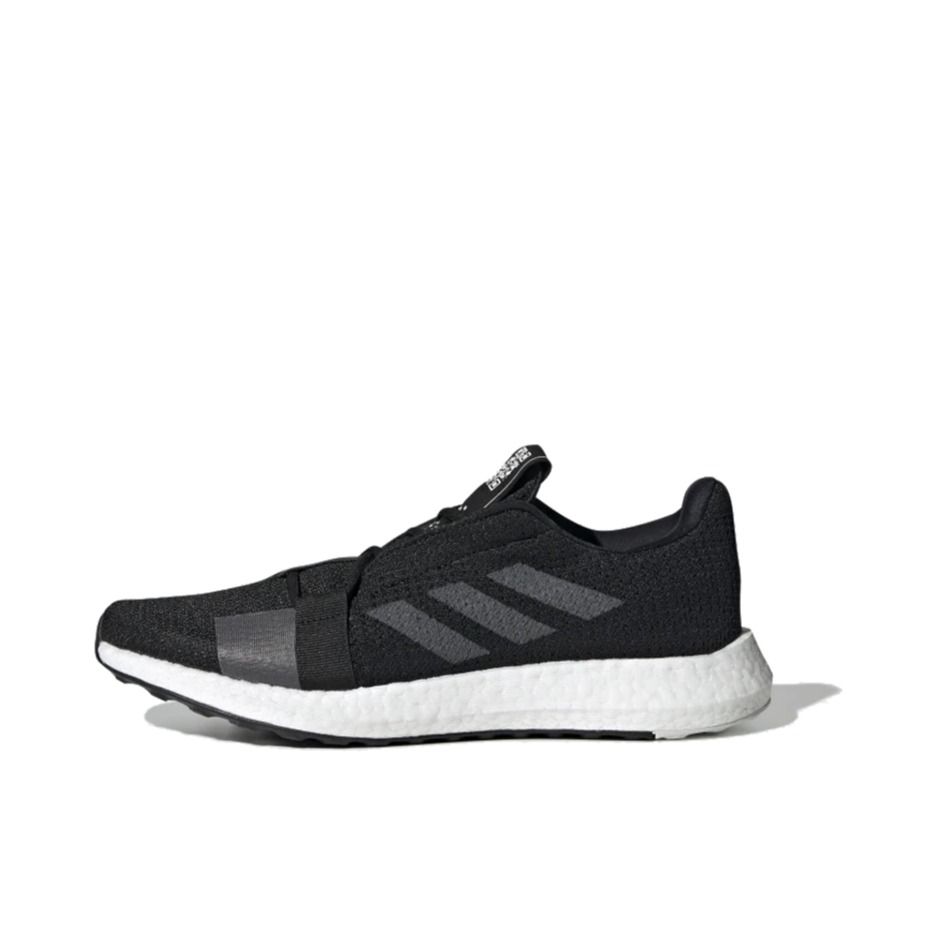 推荐商品：adidas SenseBoost Go 跑鞋 防滑耐磨透气织物减震轻运动圆头 Black/White/LightSlateGray 黑/白
