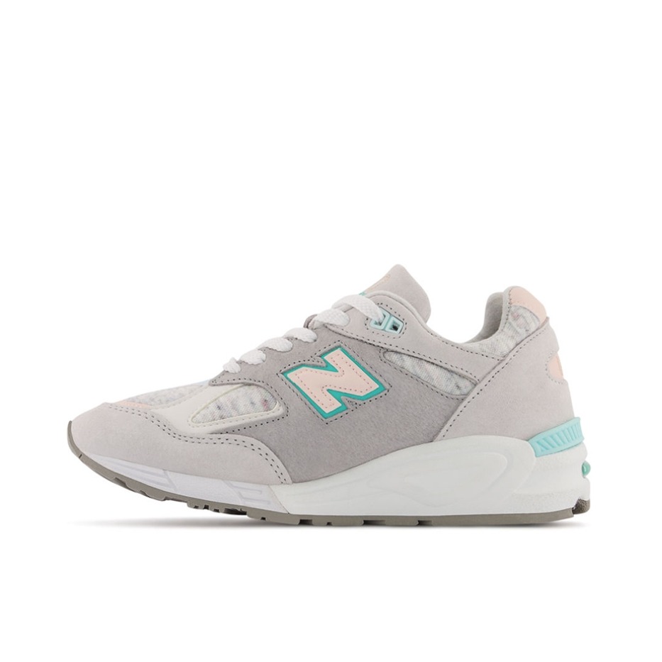 推荐商品：New Balance 990 V2 跑鞋 人造革防滑耐磨抗冲击织物网布透气减震复古包裹性 女款/V2/浅灰色
