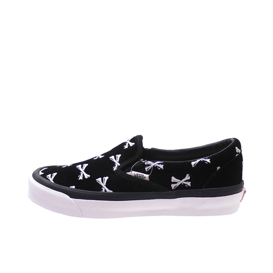 推荐商品：Vans/范斯 Classic Slip-on 防滑 简约 棋盘格 一脚蹬 百搭 休闲 帆布鞋 Wtaps联名/交叉骨/黑色