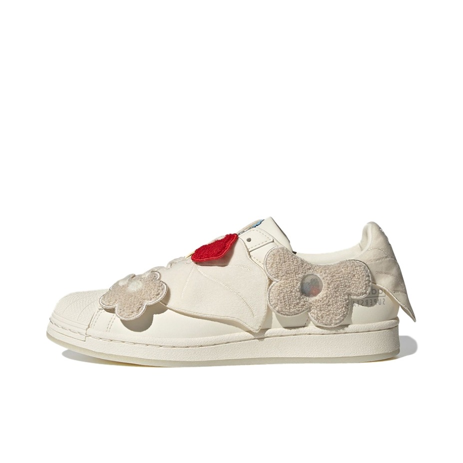 推荐商品：【宋雨琦同款】 adidas Originals Superstar 板鞋 轻便贝壳头薄底舒适百搭耐磨复古 Bee With You Melting Sadness联名/情人节限定/花边/米白/红色