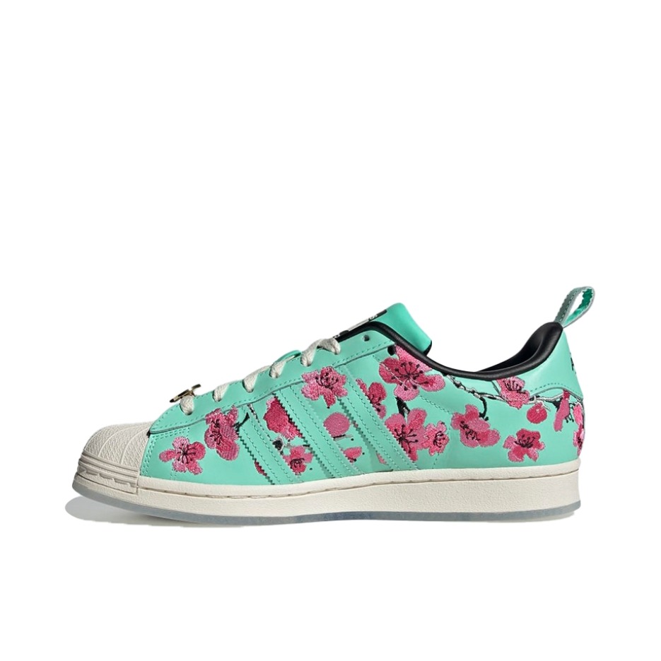 推荐商品：【宋雨琦同款】 adidas Originals Superstar 板鞋 轻便贝壳头薄底舒适百搭耐磨复古 AriZona Iced Tea联名/樱花/蓝色
