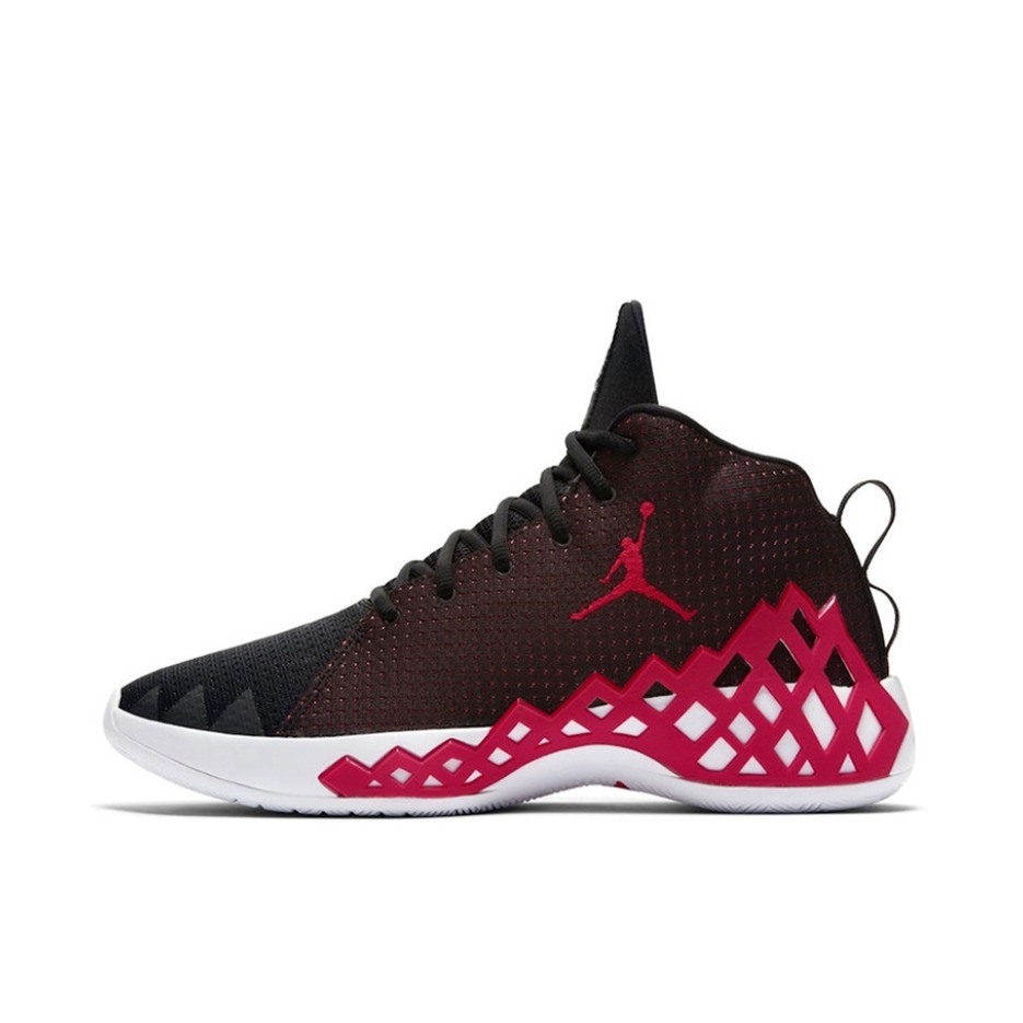 推荐商品：Jordan Jumpman Diamond 篮球鞋 耐磨防滑回弹缓震实战 FireBrick/Black 红黑/白