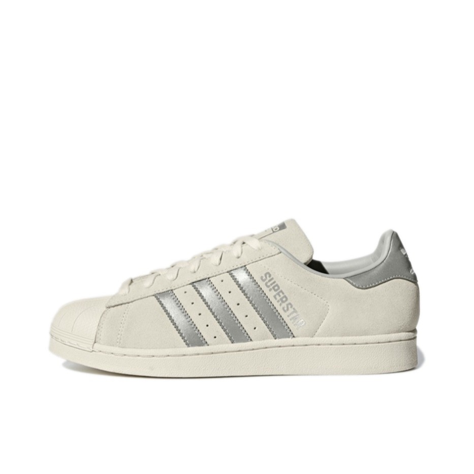 推荐商品：【宋雨琦同款】 adidas Originals Superstar 板鞋 轻便贝壳头薄底舒适百搭耐磨复古 Off White/Black/Silver Gray 浅灰麂皮/银