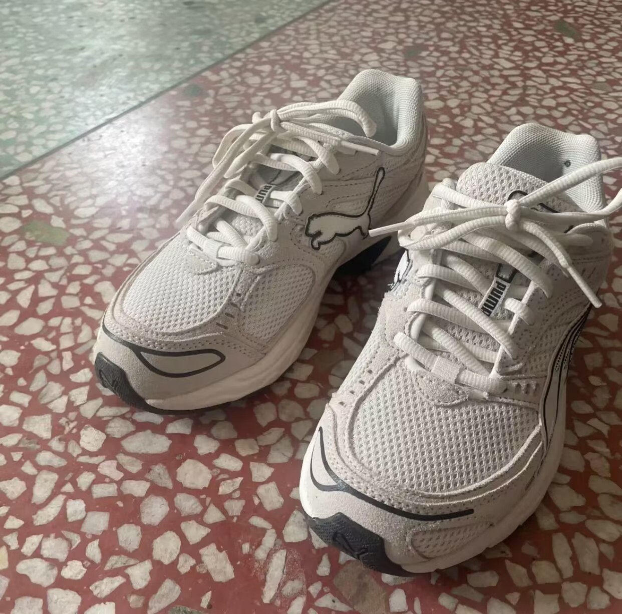 穿着显脚小，鞋型漂亮的鞋子