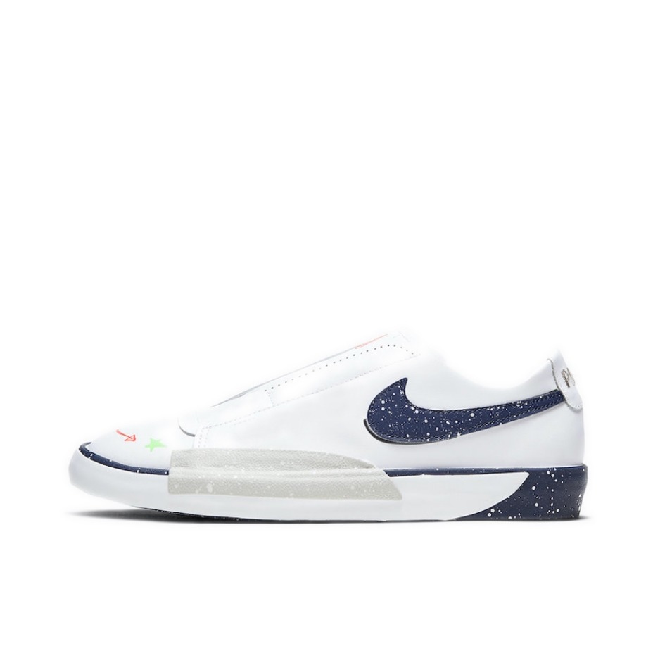 推荐商品：Nike Blazer 板鞋 经典复古防滑舒适百搭 White/Navy 白色/藏蓝一脚蹬