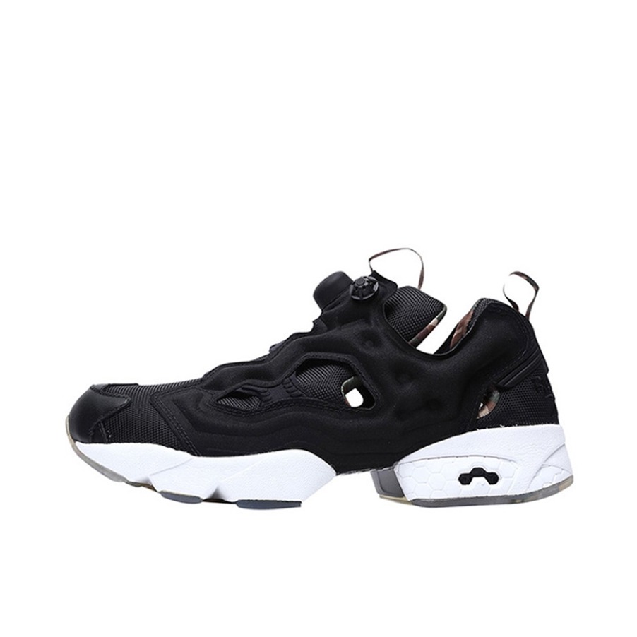 推荐商品：Reebok/锐步 Insta Pump Fury SMG 运动休闲鞋 舒适防滑耐磨减震回弹织物脚蹬合成革网布拼接圆头复古 Black/White 黑白彩内衬