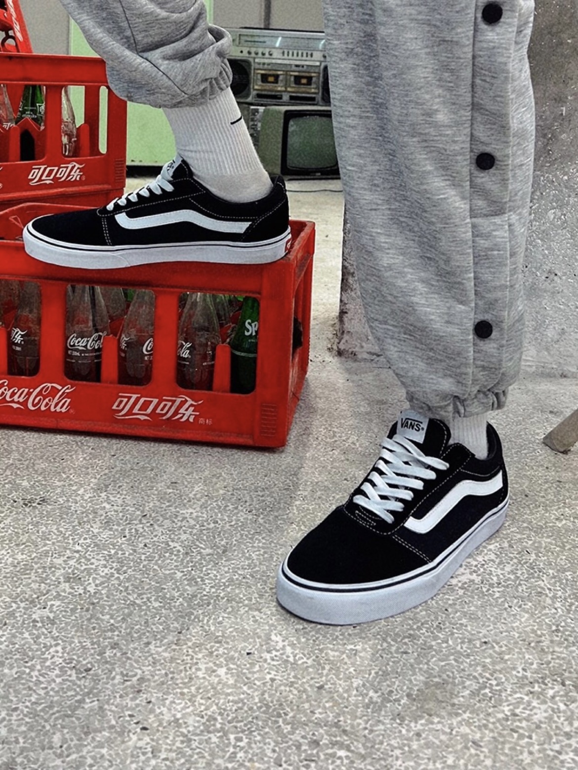 将黑色玩到极致的 Vans，怎能不爱！