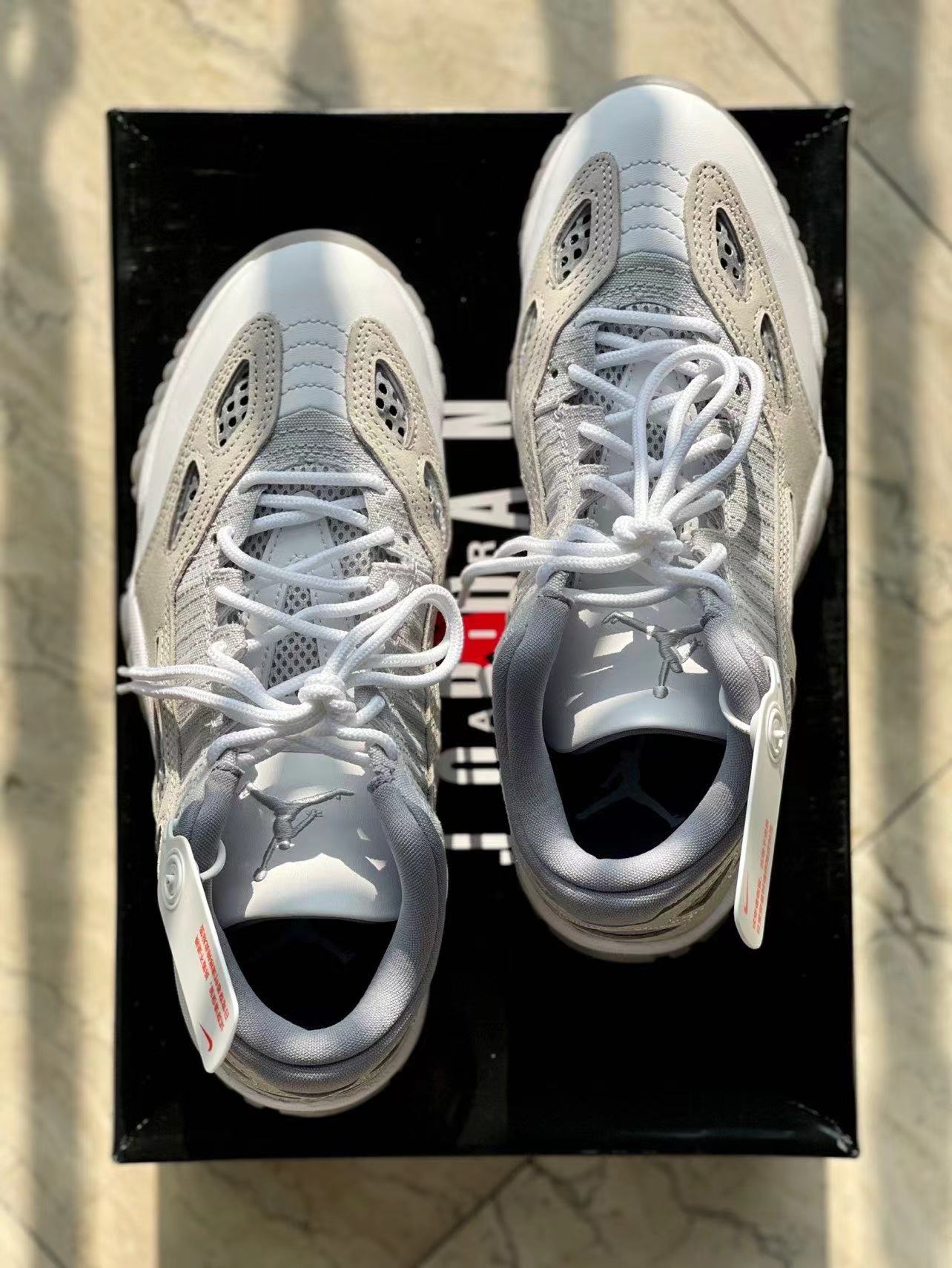 Air Jordan 11灰色