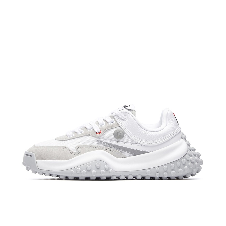 推荐商品：FILA/斐乐 x MIHARA FM-7 织物 潮流 复古 防滑耐磨 舒适透气 合成革 运动休闲鞋 MIHARA YASUHIRO联名/女款/白色/灰色