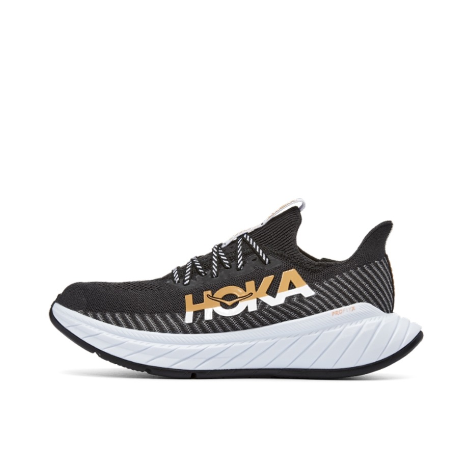 推荐商品：HOKA ONE ONE Carbon X3 竞速 马拉松 网面透气 减震回弹 防滑耐磨 织物 碳板 跑鞋 黑色/白色