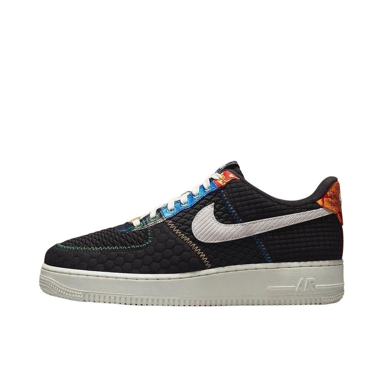 推荐商品：Nike Air Force 1 空军一号 板鞋 轻便舒适百搭耐磨防滑复古 蜂窝格/黑色/白色