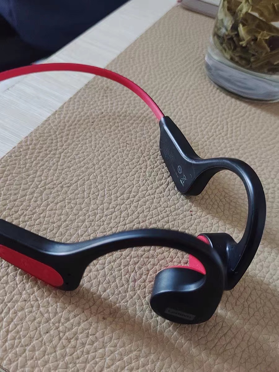 跑步时佩戴不错的耳机