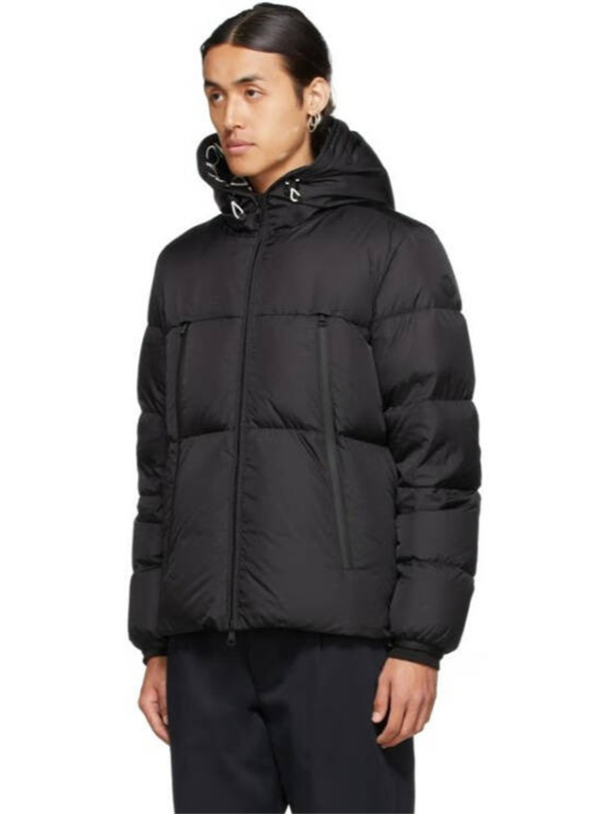 推荐商品：Moncler Montcla系列帽檐字母连帽拉链羽绒服 G20911A00144C0300 黑
