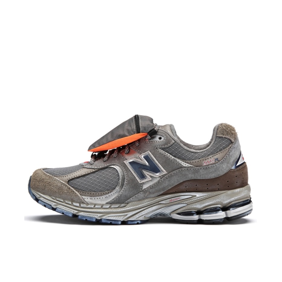 推荐商品：New Balance 2002R 跑鞋 缓震防滑耐磨透气复古拼接防水气垫慢跑支撑 城堡灰