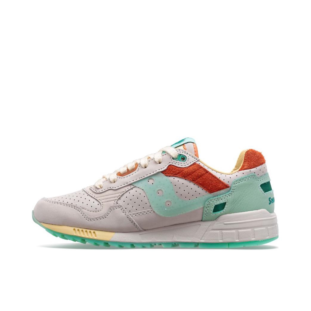 推荐商品：Saucony/索康尼 Shadow 5000 防滑耐磨 经典复古 减震回弹 舒适透气 轻便 运动 防水 低帮 跑鞋 灰湖绿