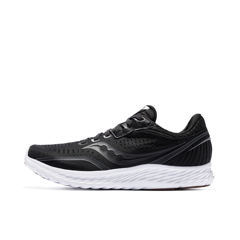 推荐商品：Saucony/索康尼 Kinvara 菁华 11 轻量 缓震 耐磨 比赛竞速 织物 运动 跑鞋 黑色/白色