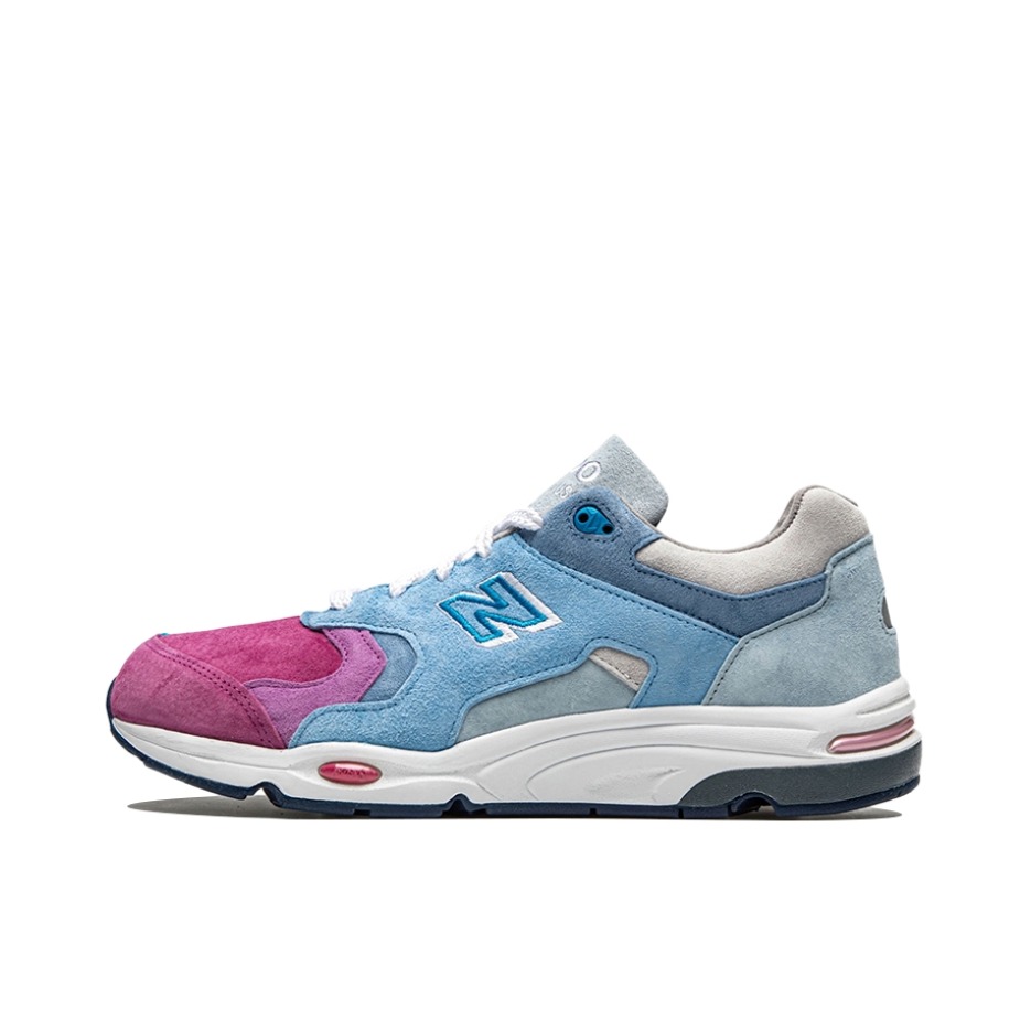 推荐商品：New Balance 1700 跑鞋 绒面革织物合成革复古减震耐磨透气防滑马拉松皮革舒适 KITH联名/蓝粉
