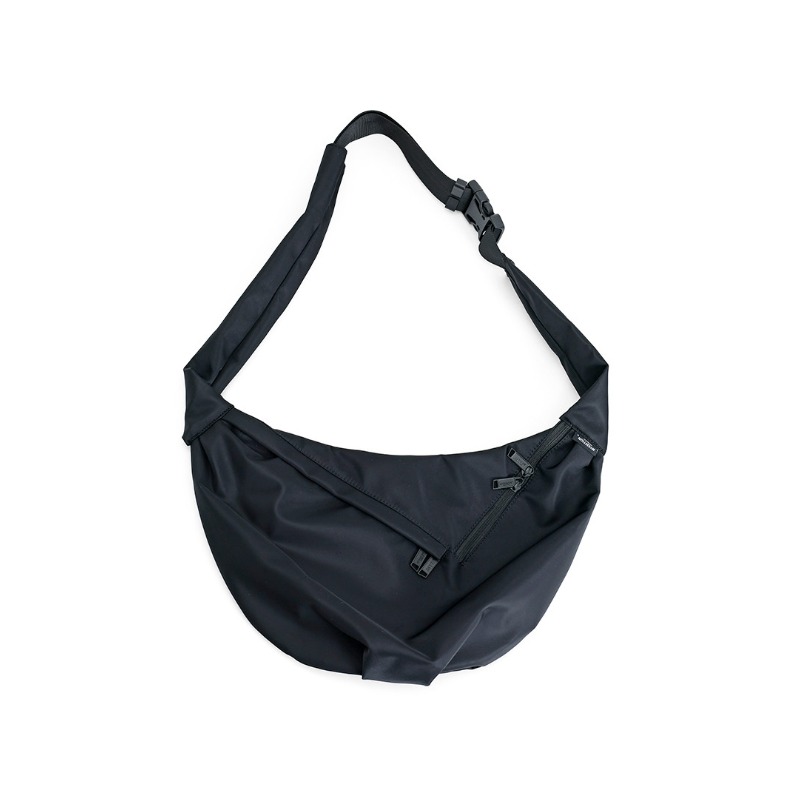 推荐商品：MYEDITION 中号 日系饺子包大容量健身工装街头尼龙单肩邮差包