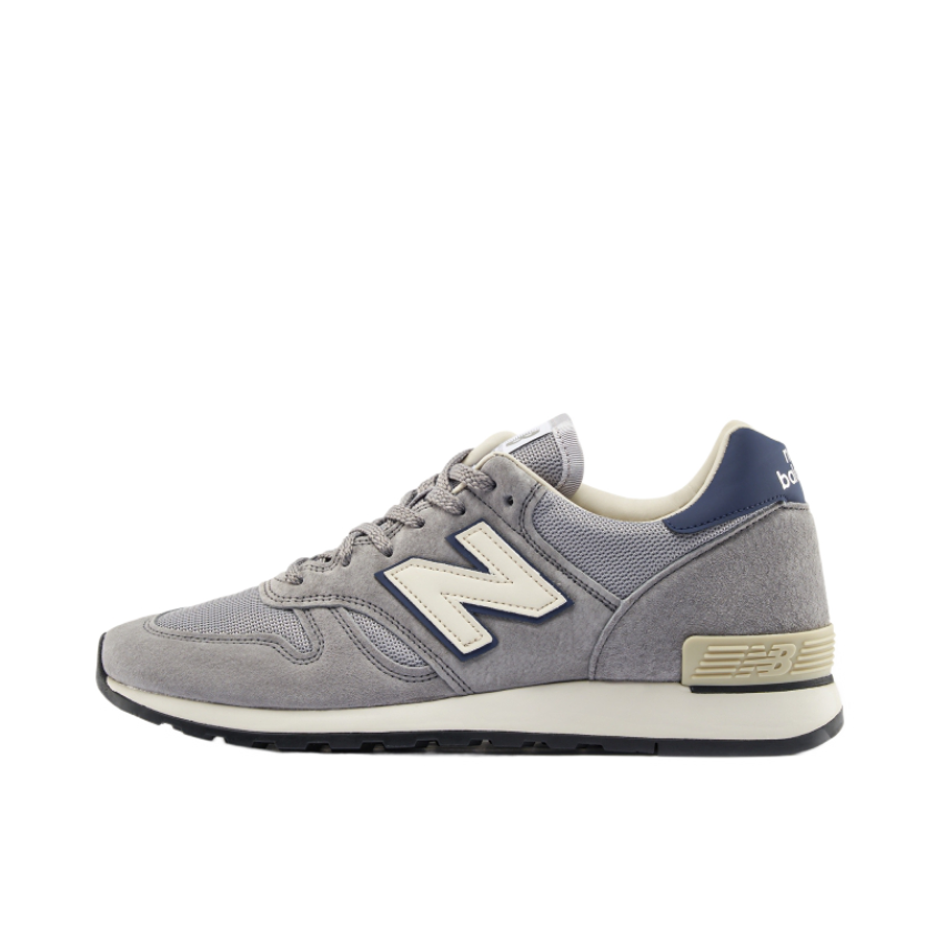 推荐商品：New Balance 670 跑鞋 防滑耐磨舒适减震网布透气复古织物低帮 Catalogue Pack 灰色/白色/蓝色