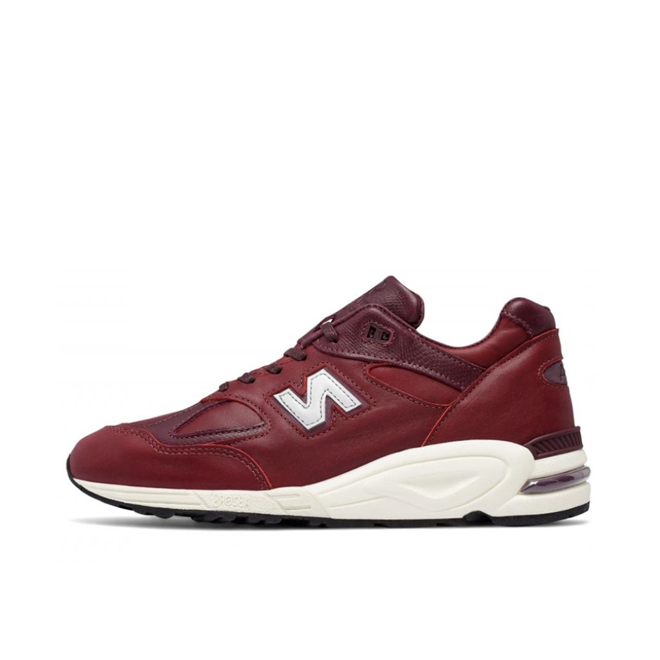 推荐商品：New Balance 990 V2 跑鞋 人造革防滑耐磨抗冲击织物网布透气减震复古包裹性 V2/酒红色