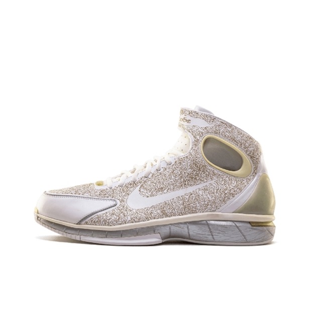 推荐商品：Nike/耐克 Zoom Air Huarache 2K4 科比 篮球鞋 复古百搭舒适防滑耐磨减震轻便 Kobe Laser 白镭射