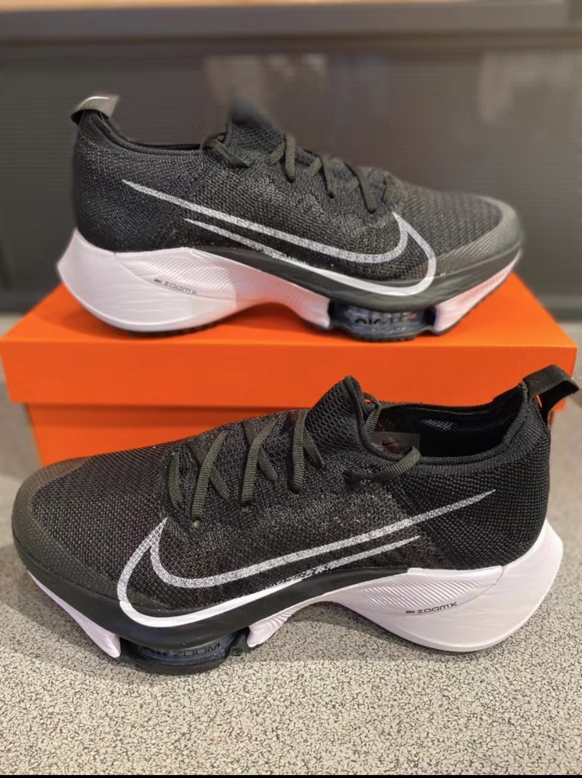 Nike Air Zoom Tempo NEXT% 黑色/白底