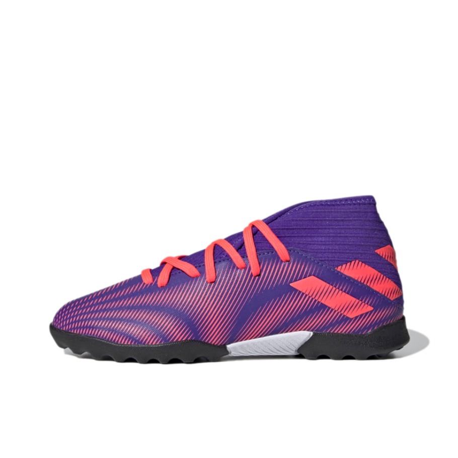 推荐商品：adidas Nemeziz .3 TF 中端 胶质碎钉 人造草地 训练 实战 圆头 足球鞋 大童/紫色/粉色