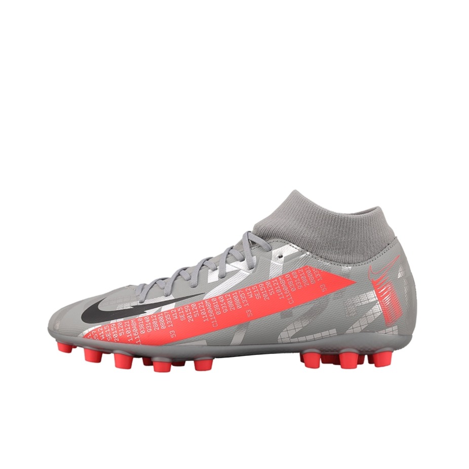 推荐商品：Nike Mercurial Superfly 7 Academy AG 中端 胶质短钉 防滑耐磨 舒适减震 百搭 人工草场 足球鞋 灰色/红色