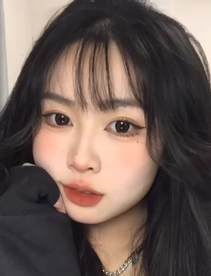 📸新年合照就画这个妆!甜辣浓颜~